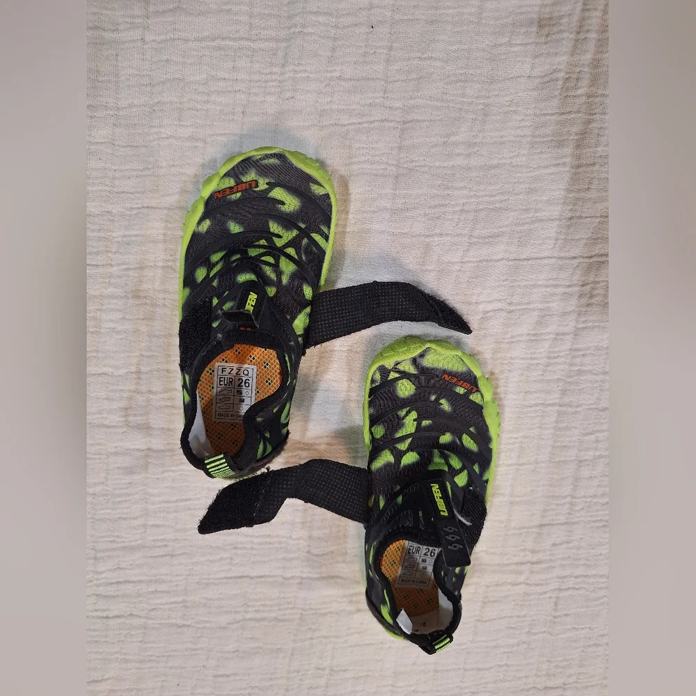 Kids Black and Green Water Shoes Size US 9.5